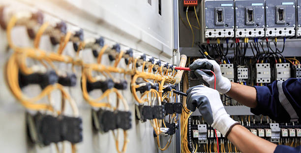 Professional Electrician technician working in Paramount, CA